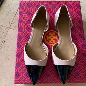 Tori Burch two tone point flat